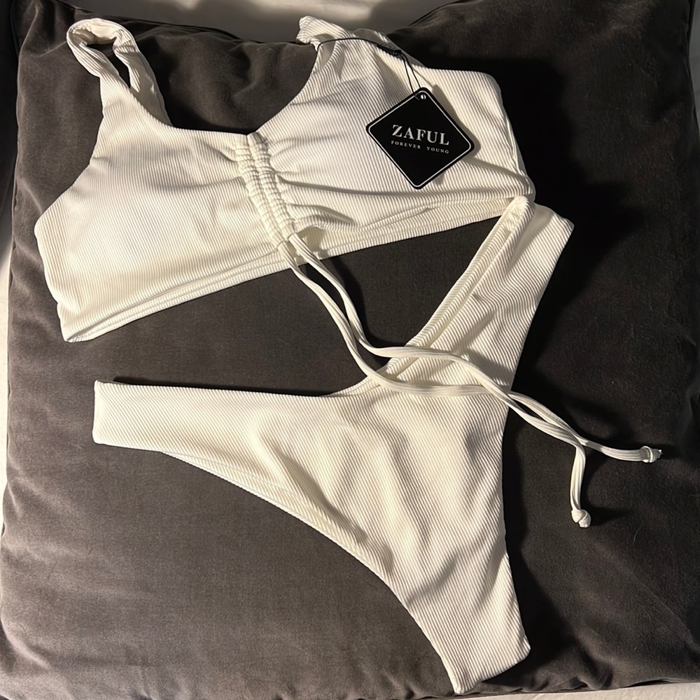 White bikini - new with tags - Zaful size L